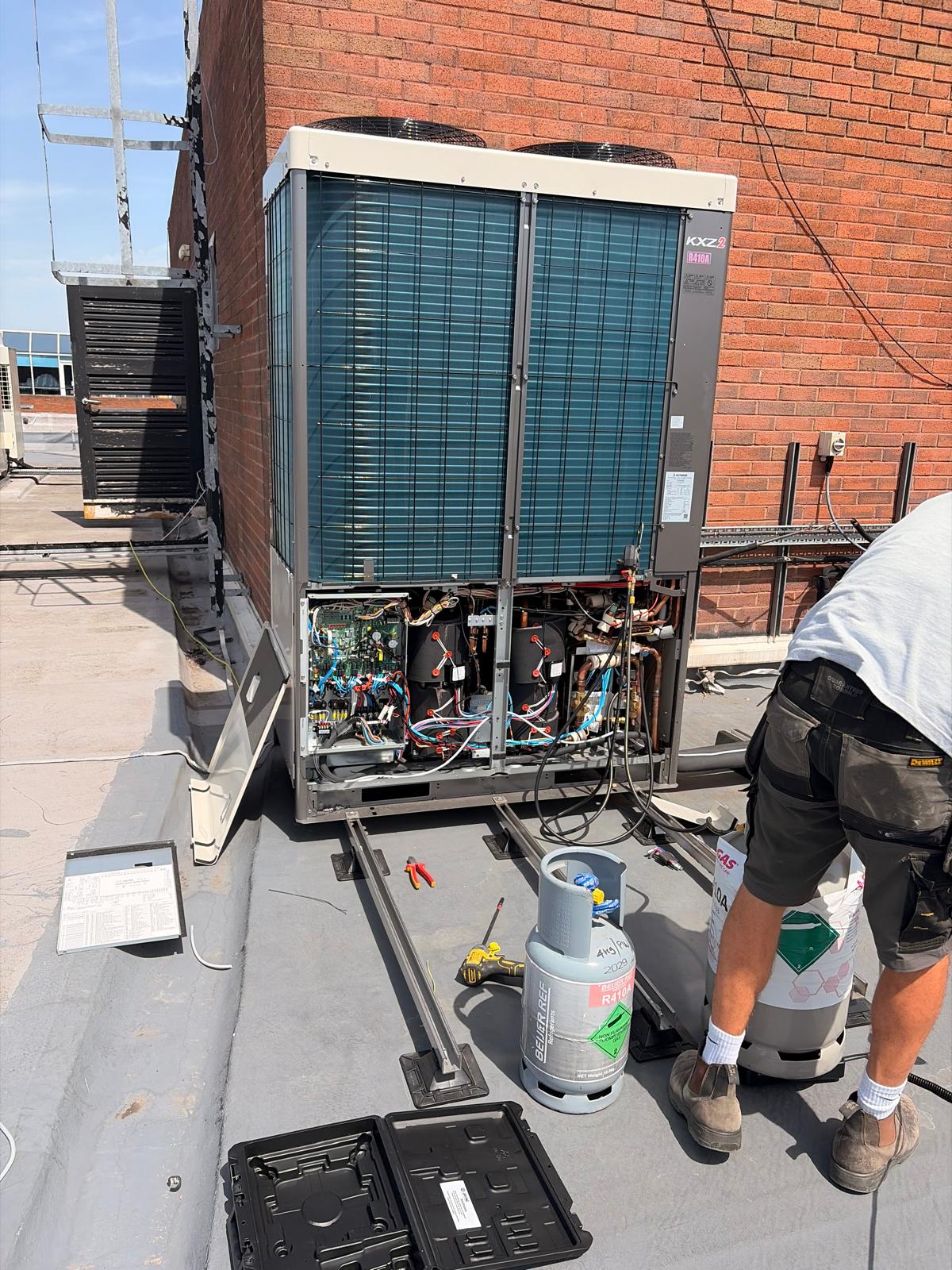 Rooftop condenser service, Commercial project